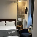 Dans Maison Du Xviᵉ Siecle, A Ferrand Petit Dejeuner Et Menage Inclus Lejlighed