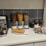 Dans Maison Du Xviᵉ Siecle, A Ferrand Petit Dejeuner Et Menage Inclus