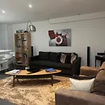 Dans Maison Du Xviᵉ Siecle, A Ferrand Petit Dejeuner Et Menage Inclus Apartamento *