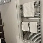 Dans Maison Du Xviᵉ Siecle, A Ferrand Petit Dejeuner Et Menage Inclus Appartement *