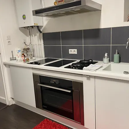 La Maison De L Echauguettes Vous Petit Dejeuner Et Menage Клермон-Ферран