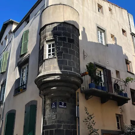 Dans Maison Du Xviᵉ Siecle, A Ferrand Petit Dejeuner Et Menage Inclus * Clermont-Ferrand