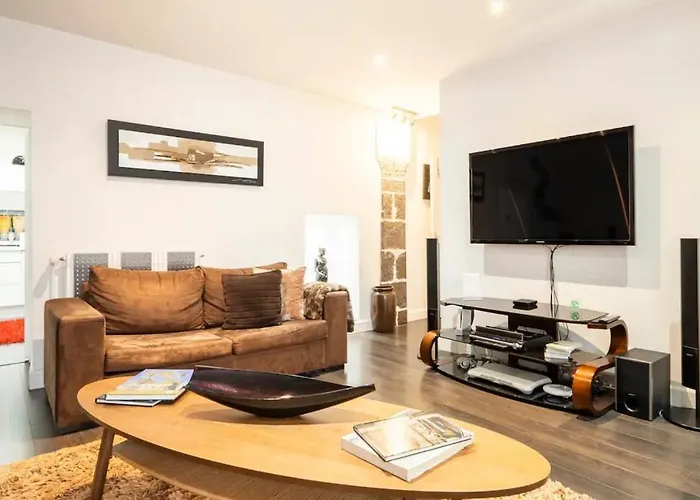 Dans Maison Du Xviᵉ Siècle Petit Déjeuner Et Ménage Inclus Aucun Frais Caché Apartamento