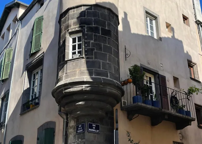 Dans Maison Du Xviᵉ Siècle Petit Déjeuner Et Ménage Inclus Aucun Frais Caché * Clermont-Ferrand